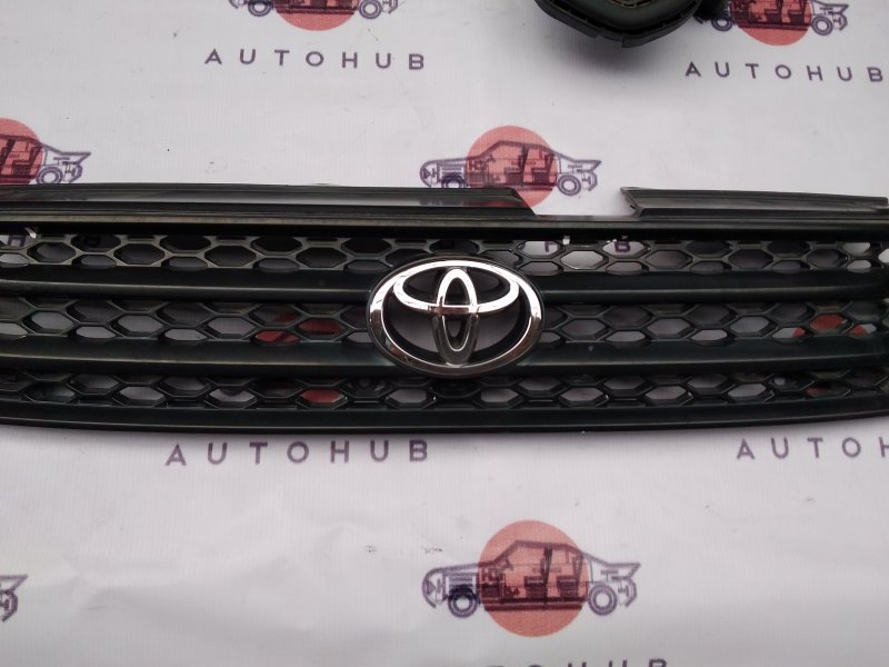 решетка радиатора - TOYOTA RAV4