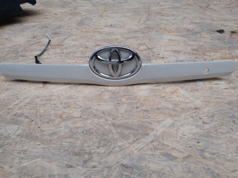 Молдинг крышки багажника - TOYOTA Camry