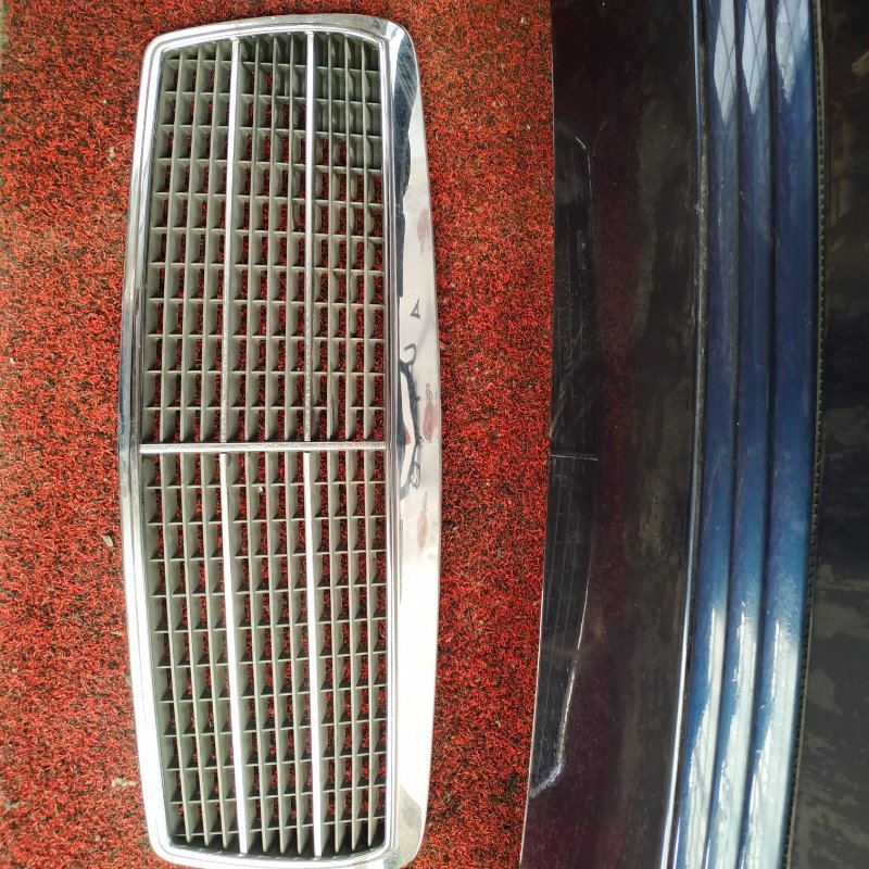 решетка радиатора - Mercedes-Benz E-CLASS