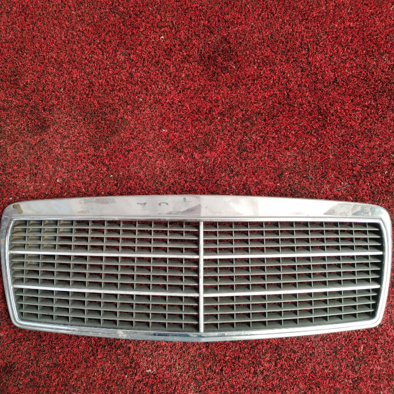 решетка радиатора - Mercedes-Benz E-CLASS