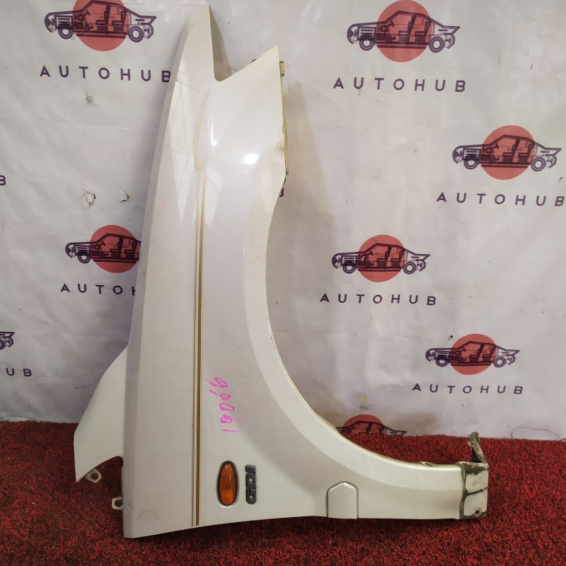 крыло - Mitsubishi Chariot