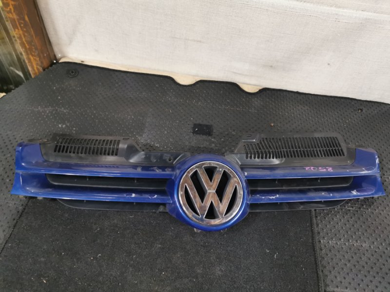 решетка радиатора - Volkswagen Golf