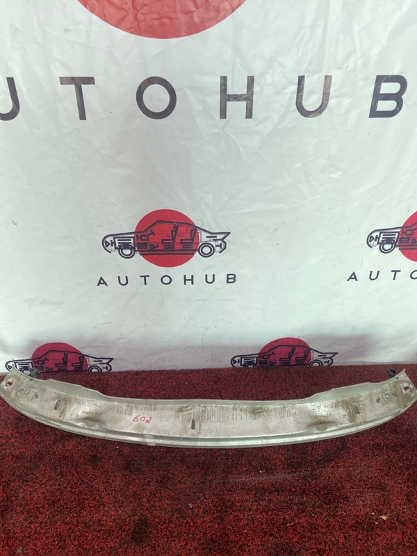 усилитель бампера - Audi A4