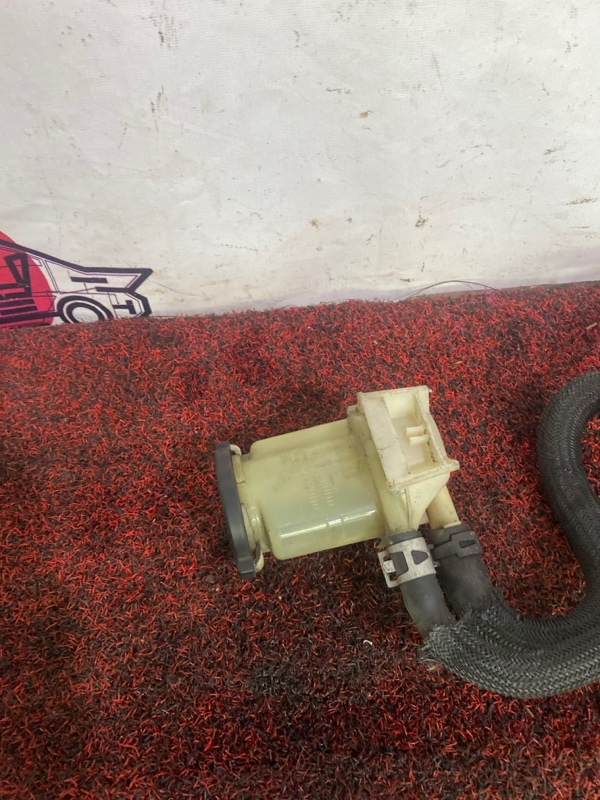 Бачок Гур - TOYOTA Estima