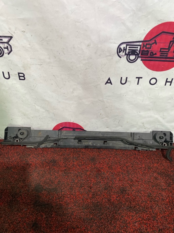 Пластик подкапотный - TOYOTA PRIUS