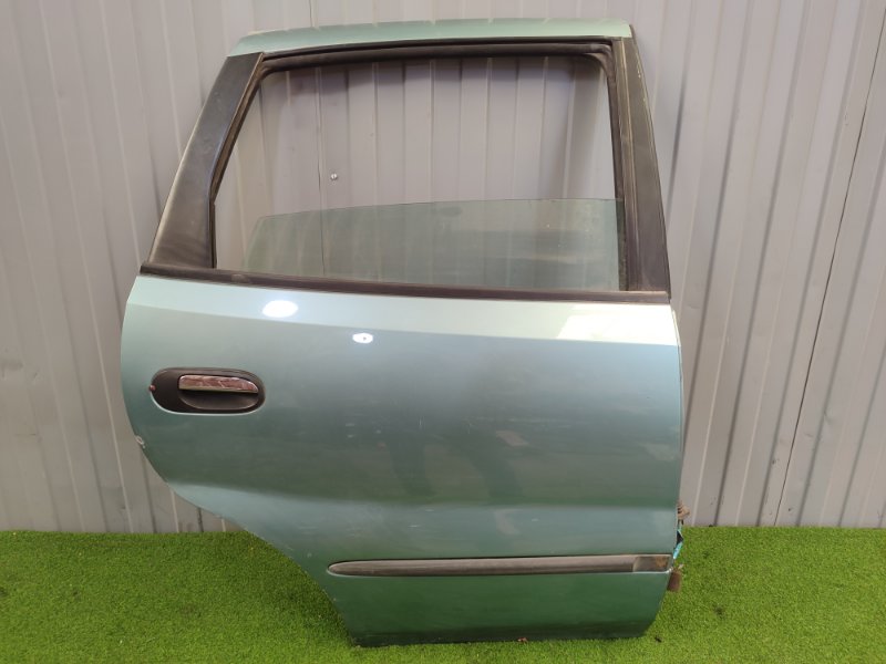 дверь - NISSAN Almera Tino