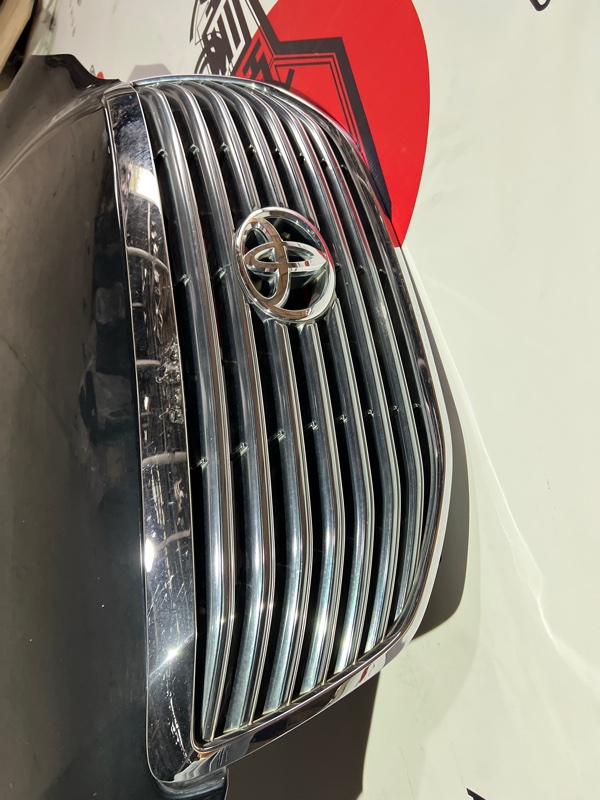 решетка радиатора - TOYOTA Majesta