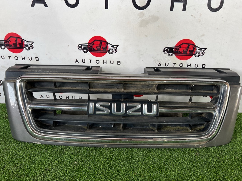 решетка радиатора - ISUZU BIGHORN