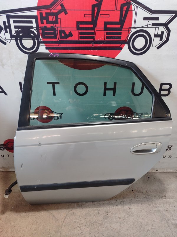 дверь - TOYOTA AVENSIS