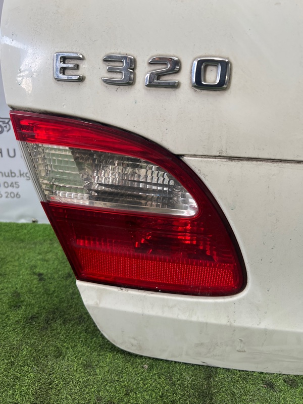 Фонарь крышки багажника - Mercedes-Benz E-CLASS