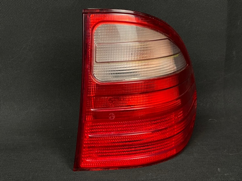задний фонарь - Mercedes-Benz Е-class