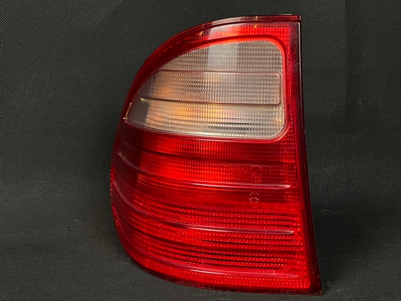 задний фонарь - Mercedes-Benz Е-class