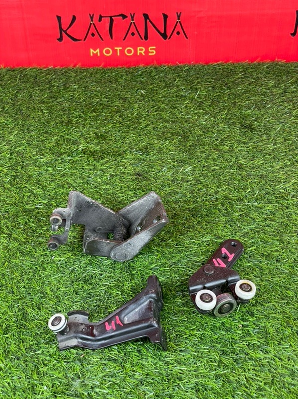 ролик выдвижной двери - HONDA STEP WGN