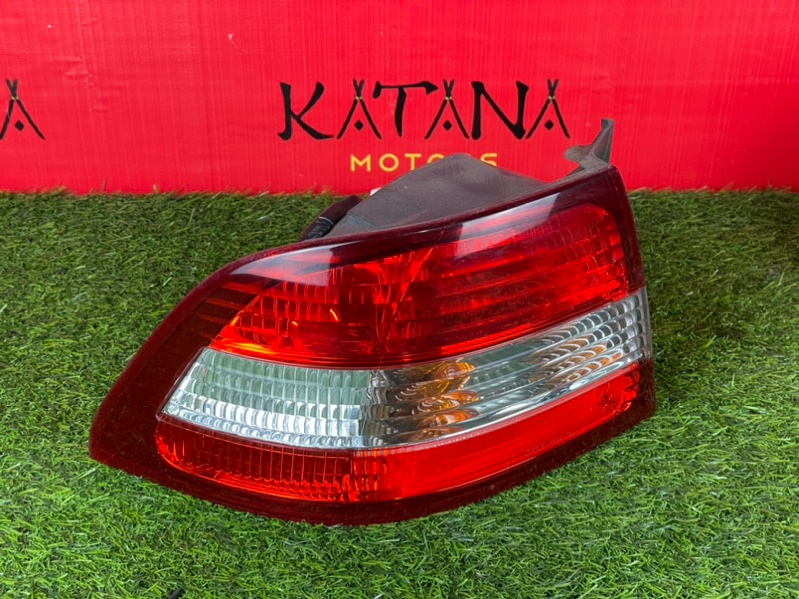 задний фонарь - Toyota WINDOM