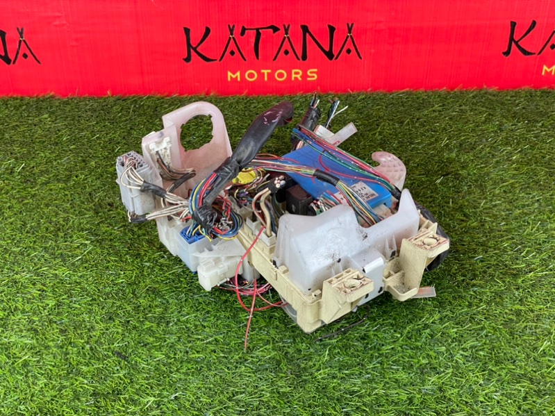 блок предохранителей - Toyota WINDOM