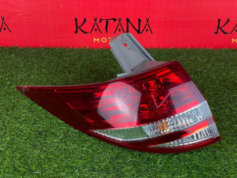 задний фонарь - Toyota ESTIMA