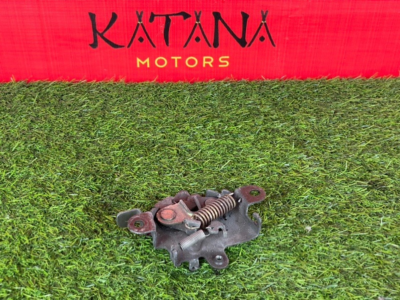 замок капота - TOYOTA IST