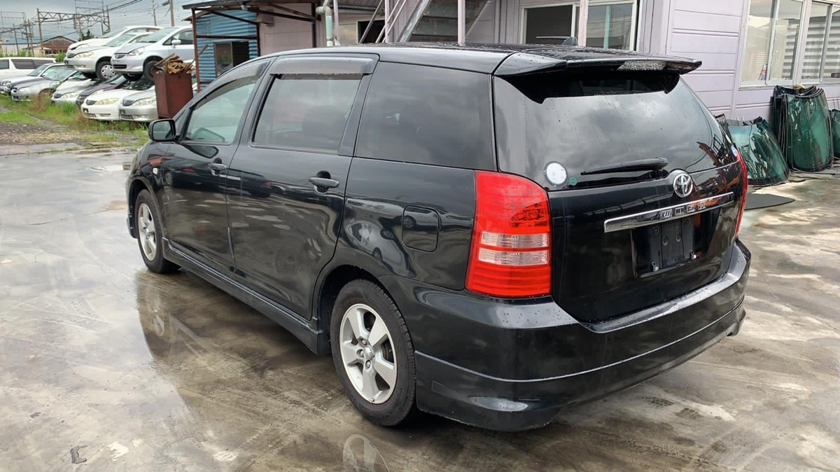 крыло - TOYOTA WISH