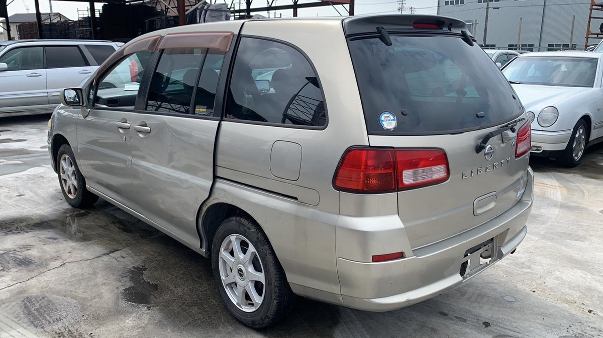 крыло - NISSAN Liberty
