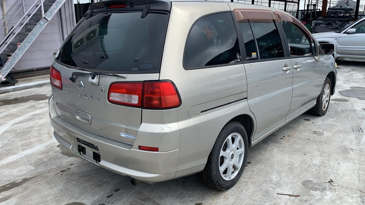 крыло - NISSAN Liberty