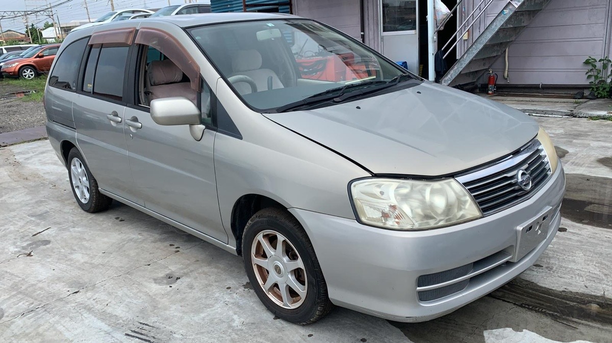 капот - NISSAN Liberty