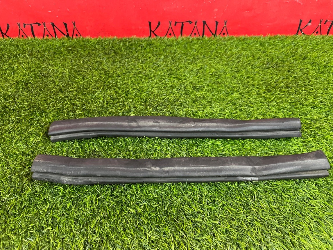 уплотнитель капота - TOYOTA WINDOM
