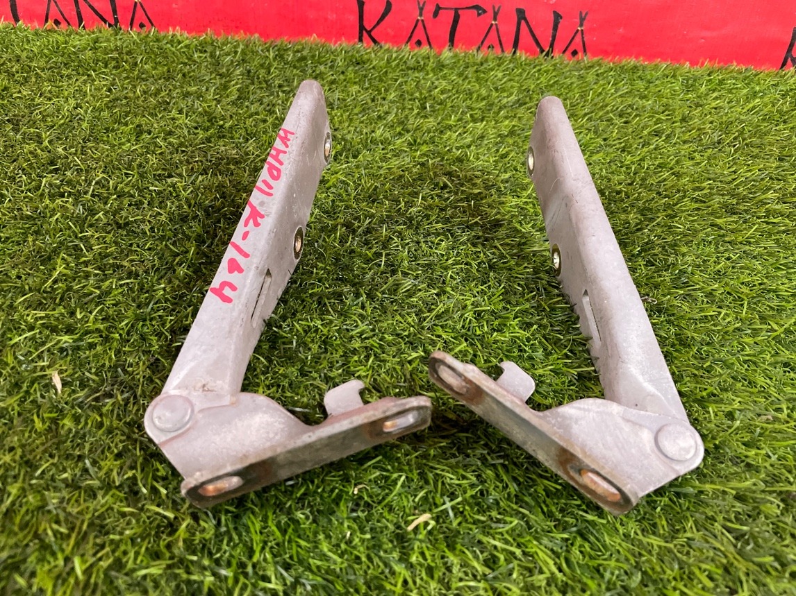 петля капота - NISSAN PRIMERA
