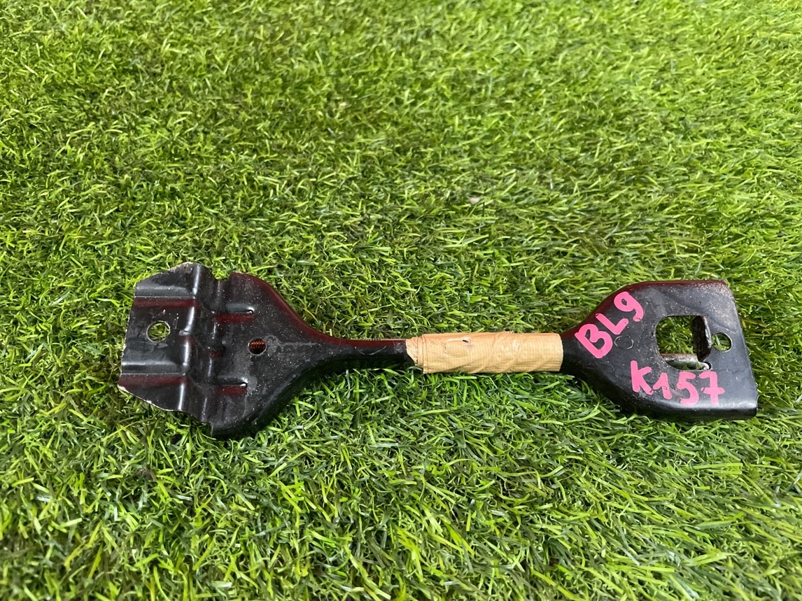 крепление аккумулятора - SUBARU Legacy