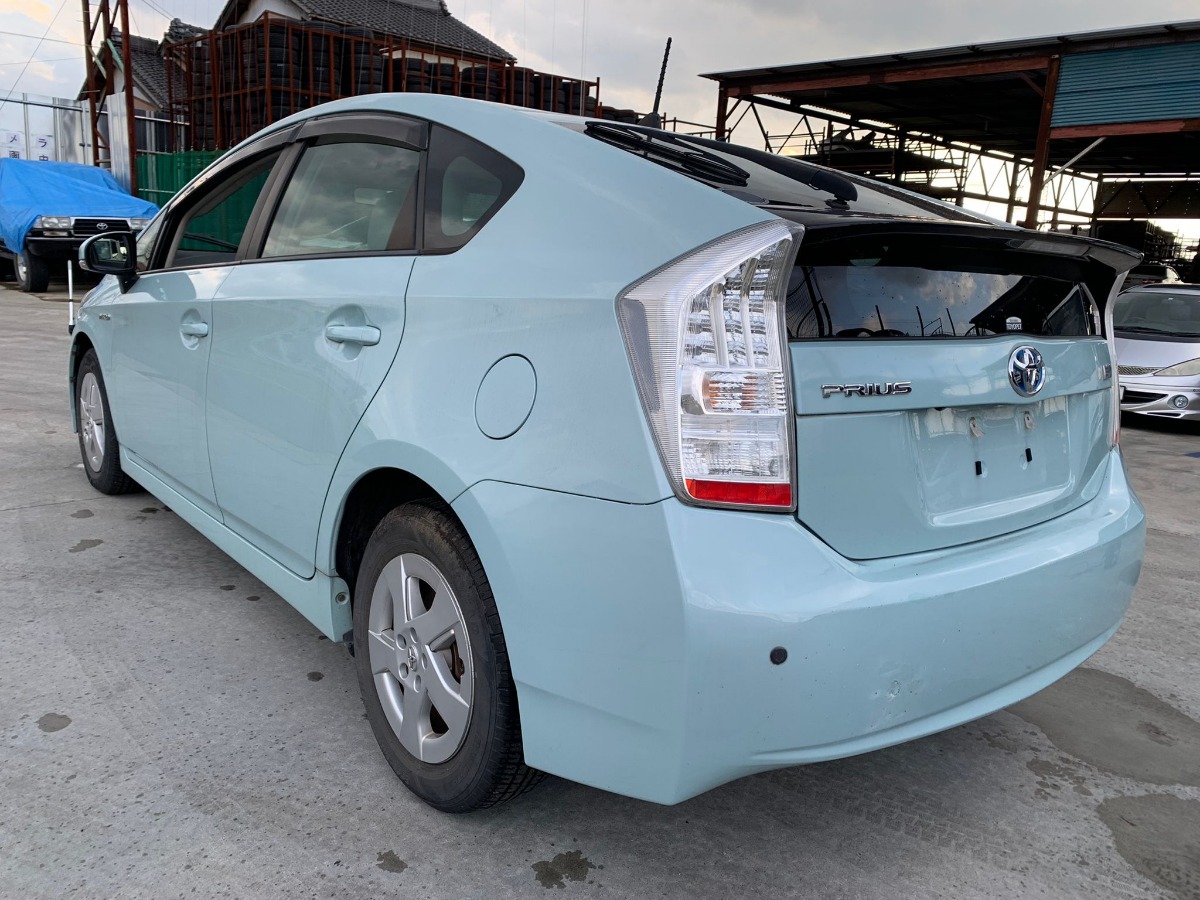 бампер - Toyota PRIUS