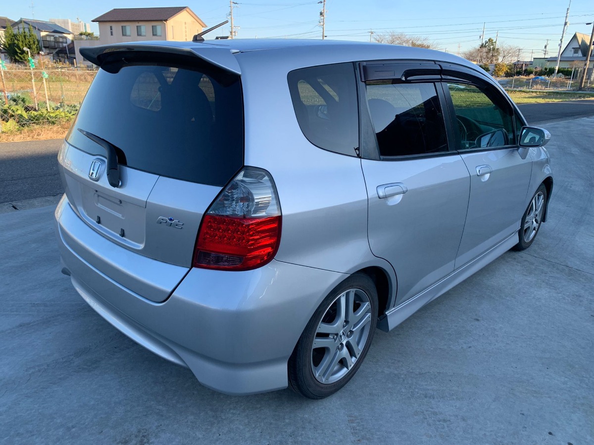 глухое стекло - HONDA FIT