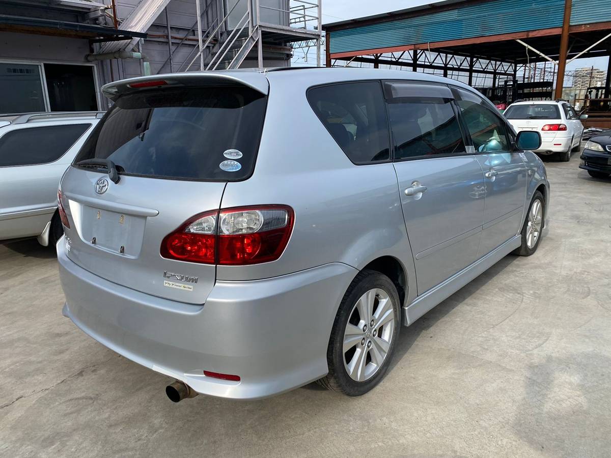 задний фонарь - Toyota Ipsum