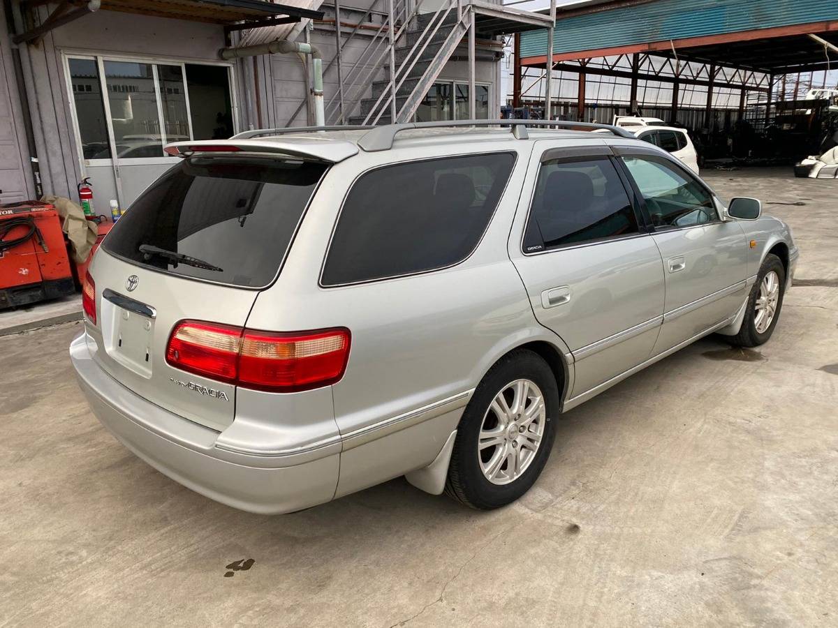 задний фонарь - Toyota Camry Gracia