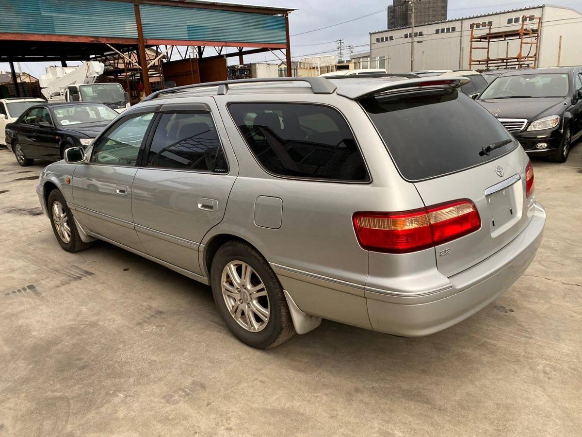 задний фонарь - Toyota Camry Gracia