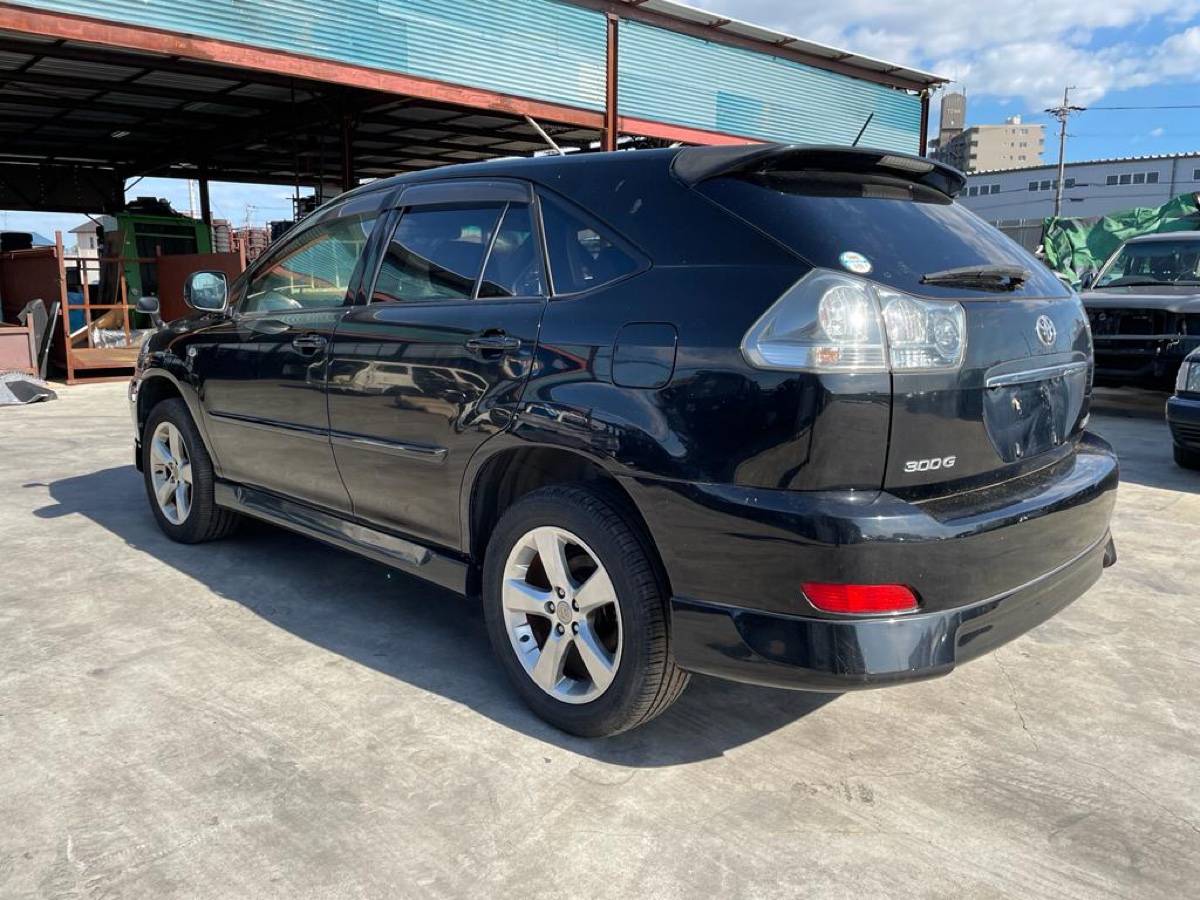 крышка багажника - Toyota HARRIER