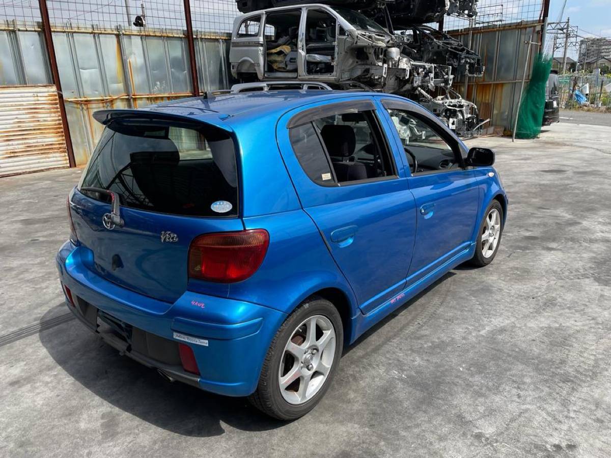 дверь - Toyota Vitz