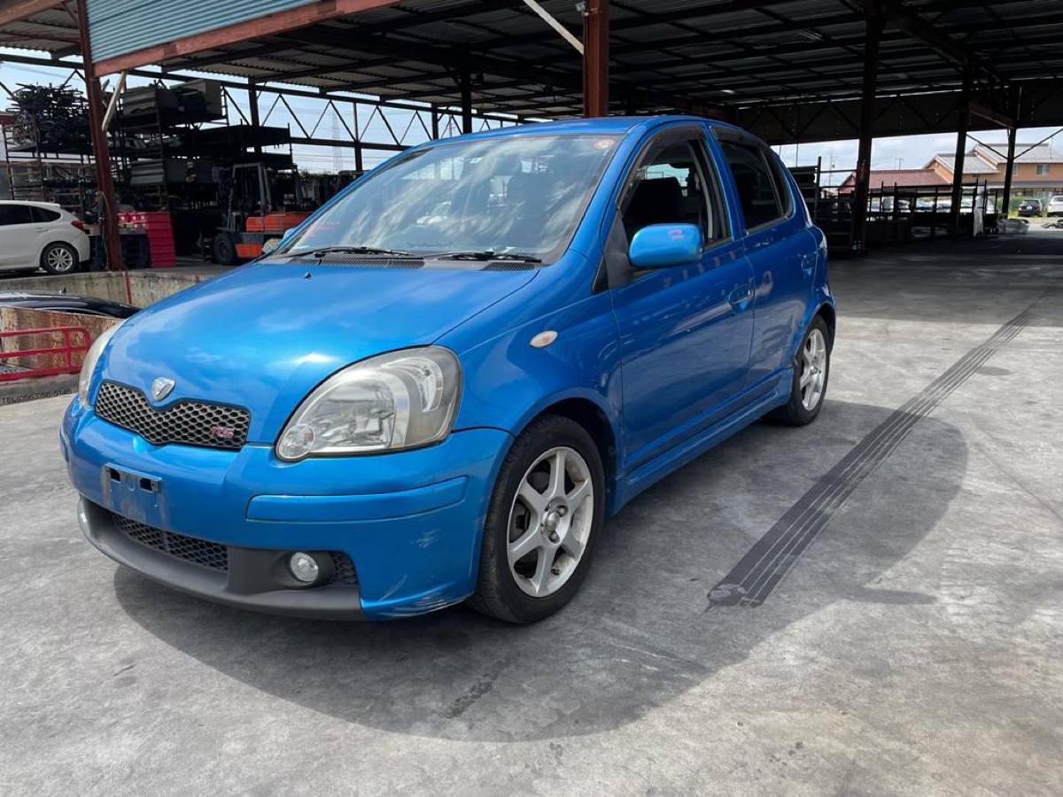дверь - Toyota Vitz