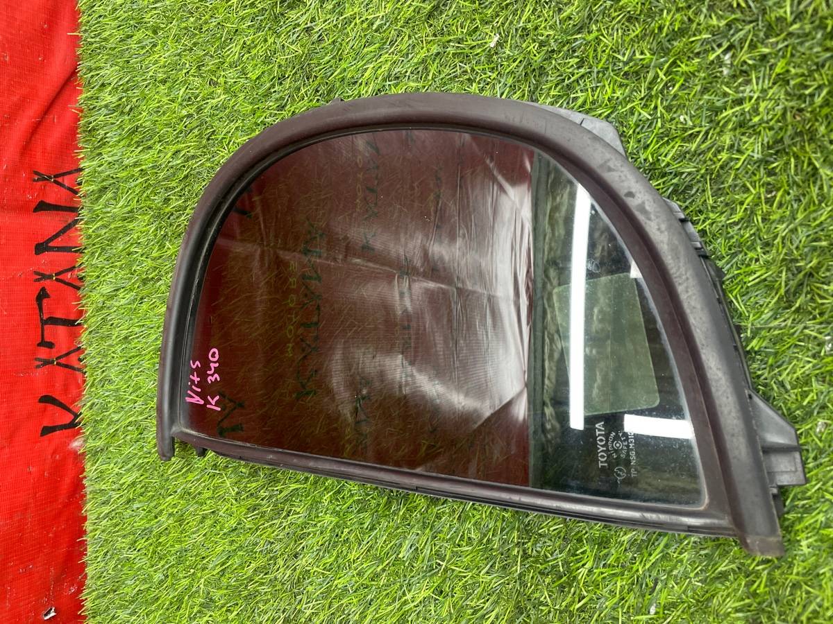 глухое стекло - Toyota Vitz