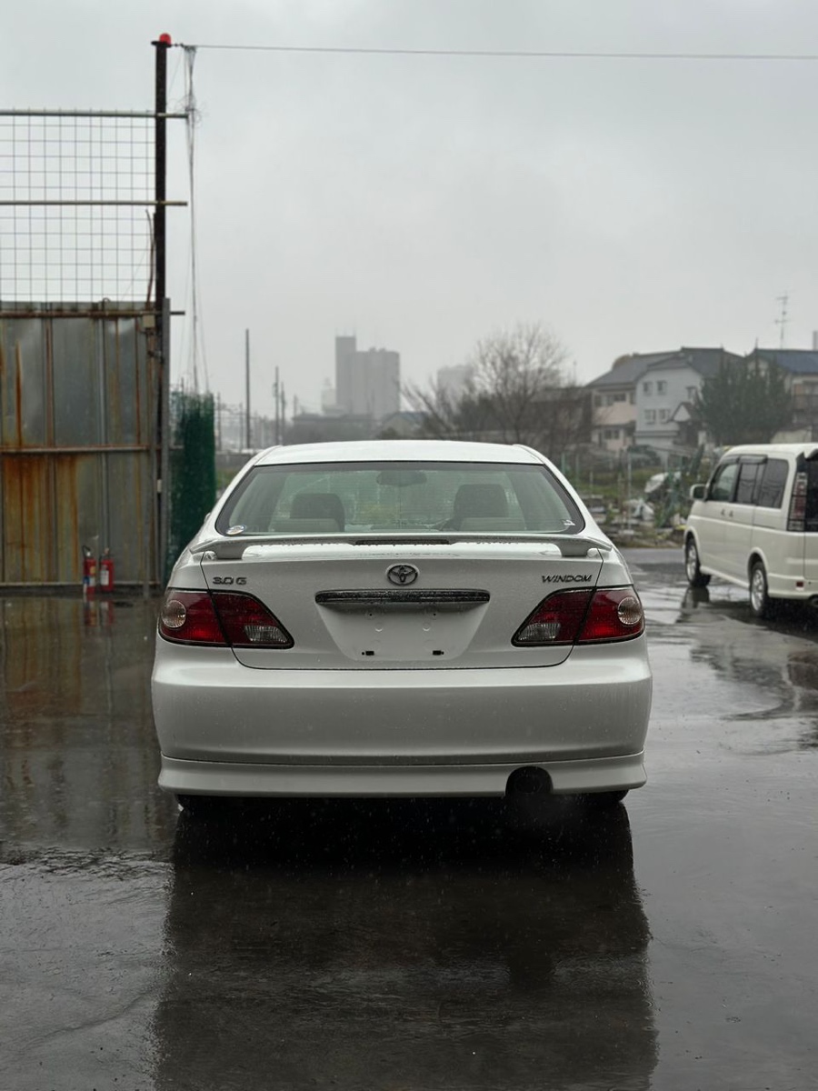 бампер - Toyota WINDOM