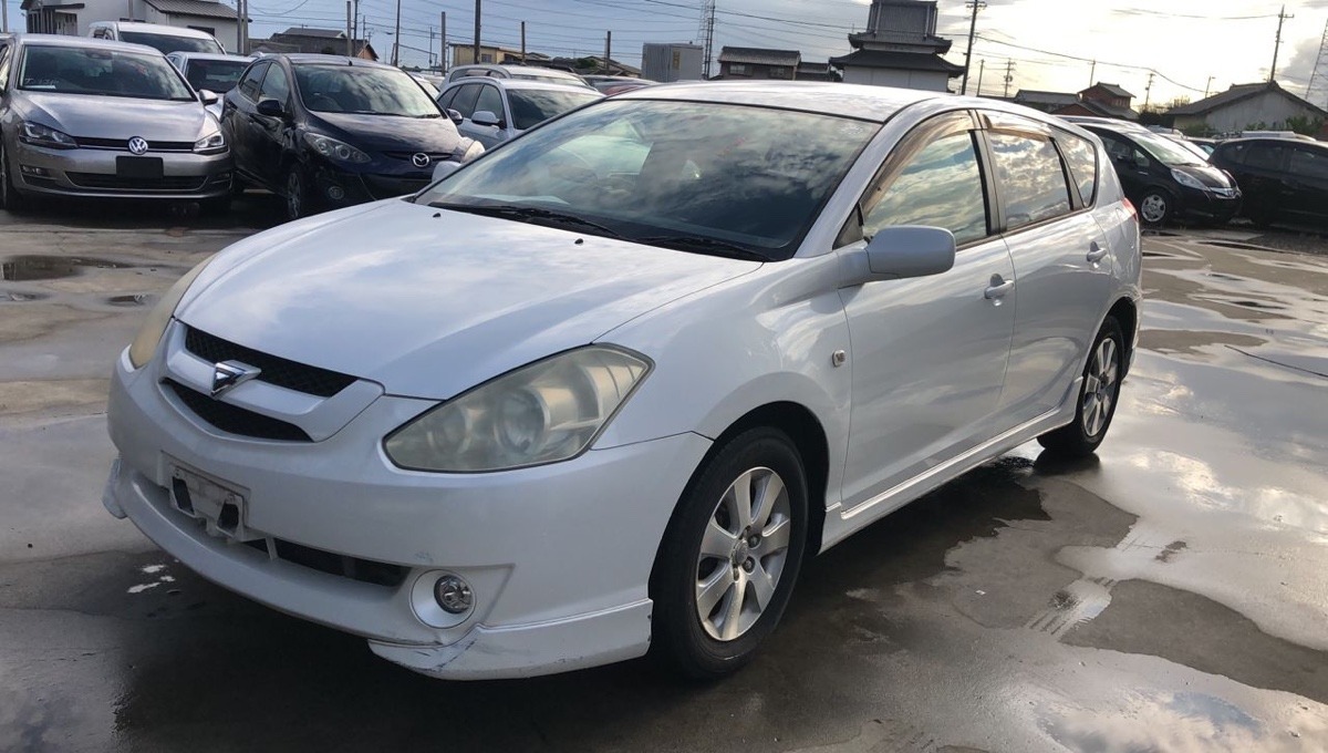 капот - Toyota Caldina