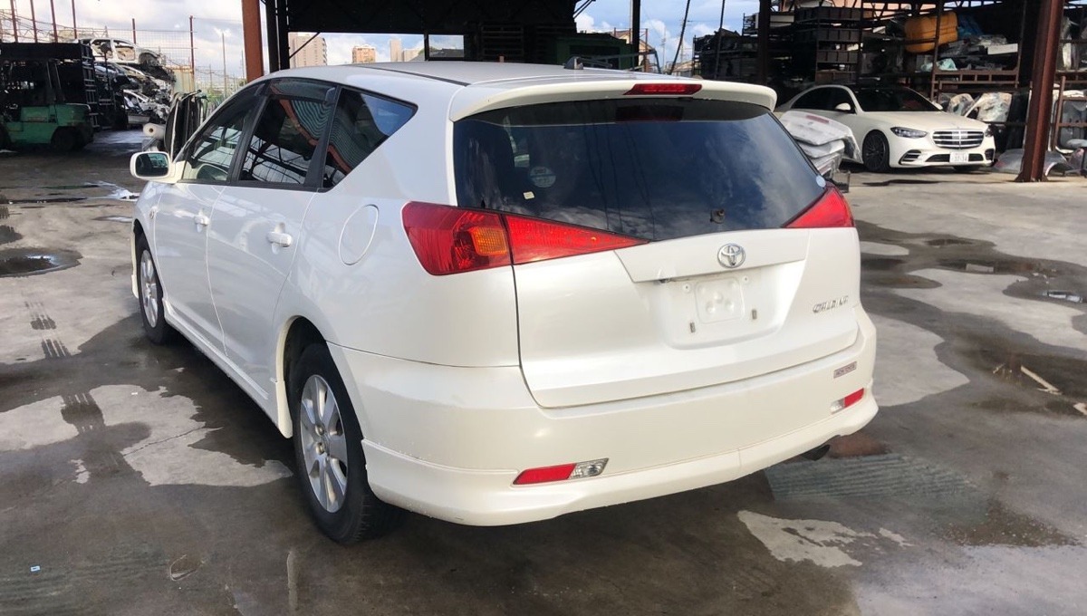 бампер - Toyota Caldina