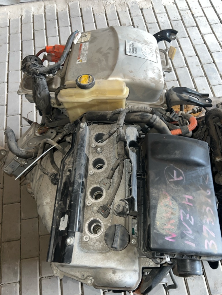 Двигатель - TOYOTA Aqua